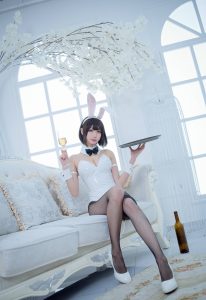 周叽是可爱兔兔写真与竞泳泳衣,展现多样魅力-宅图社